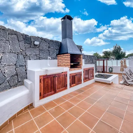 Yeyos - Ocean Views, Pool, Bbq And Billiard By Lanzarote Playa Blanca (Lanzarote)