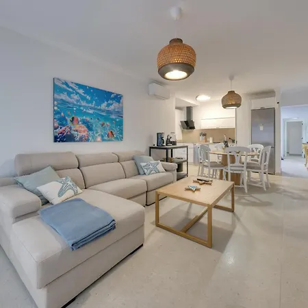 Casa de Férias Yeyos - Ocean Views, Pool, Bbq And Billiard By Lanzarote