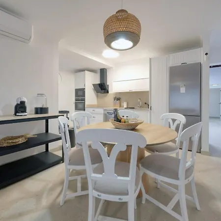 Casa de Férias Yeyos - Ocean Views, Pool, Bbq And Billiard By Lanzarote *