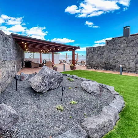 Casa de Férias Yeyos - Ocean Views, Pool, Bbq And Billiard By Lanzarote