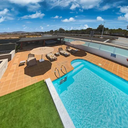 Casa de Férias Yeyos - Ocean Views, Pool, Bbq And Billiard By Lanzarote *