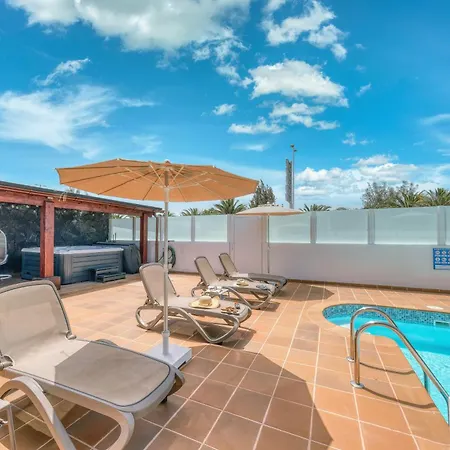 Yeyos - Ocean Views, Pool, Bbq And Billiard By Lanzarote Casa de Férias