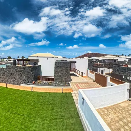 Casa de Férias Yeyos - Ocean Views, Pool, Bbq And Billiard By Lanzarote Playa Blanca (Lanzarote)