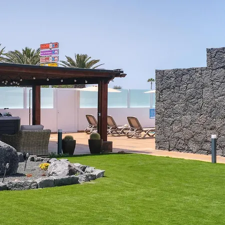 Yeyos - Ocean Views, Pool, Bbq And Billiard By Lanzarote Playa Blanca (Lanzarote)